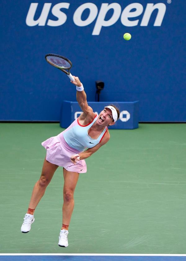 Simona Halep of Romania serves against Daria Snigur of Ukraine during the Women's Singles First Round at the 2022 US Open at USTA Billie Jean King Natio<em></em>nal Tennis Center on August 29, 2022. 