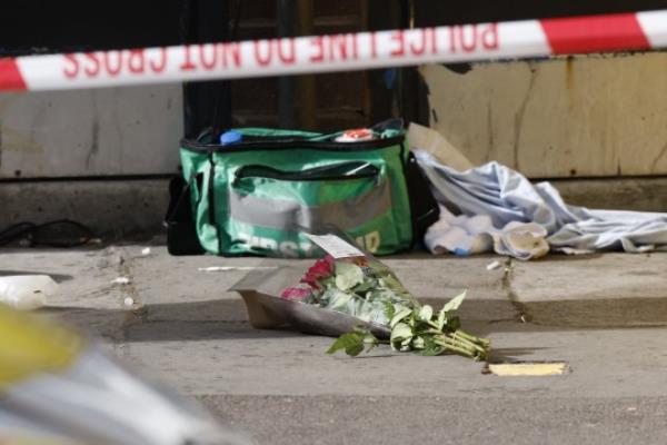 Licensed to Lo<em></em>ndon News Pictures. 27/09/2023. London, UK. A floral tribute has been placed on the floor near a bus in central Croydon, South London. It is being reported that a 15-year-old school girl has been stabbed to death on the bus. Photo credit: Peter Macdiarmid/LNP