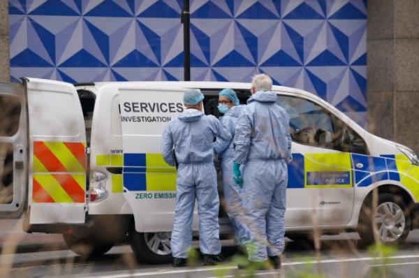 Forensic investigators at the scene near the Whitgift shopping centre in Croydon, south Lo<em></em>ndon after a 15-year-old girl was stabbed to death on Wednesday morning. Police were called at 8.30am to reports of a stabbing on Wellesley Road. The girl died at the scene 40 minutes later. Picture date: Wednesday September 27, 2023. PA Photo. See PA story POLICE Croydon. Photo credit should read: Lucy North/PA Wire