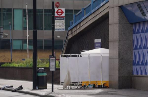 The scene near the Whitgift shopping centre in Croydon, south Lo<em></em>ndon after a 15-year-old girl was stabbed to death on Wednesday morning. Police were called at 8.30am to reports of a stabbing on Wellesley Road. The girl died at the scene 40 minutes later. Picture date: Wednesday September 27, 2023. PA Photo. See PA story POLICE Croydon. Photo credit should read: Lucy North/PA Wire