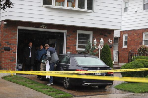The crime scene at 43 Sunnyside Terrace, wher<em></em>e three people stabbed, one fatally. 