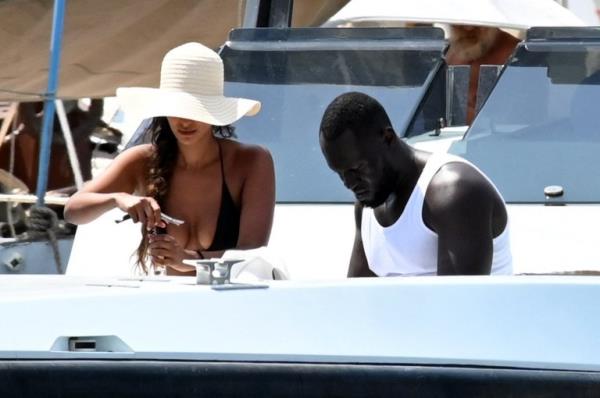 Maya Jama and Stormzy on a boa tin Greece.