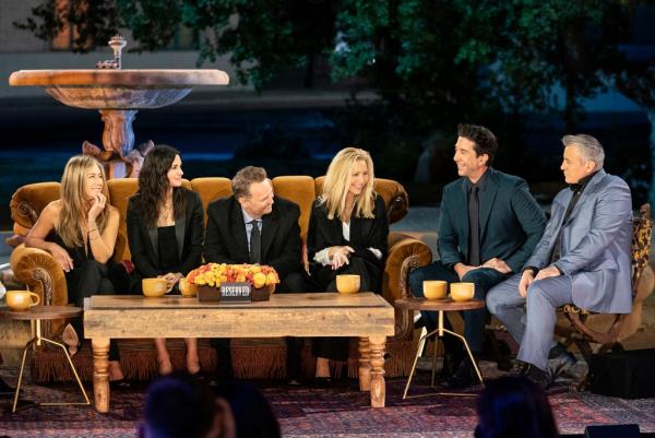 Jennifer Aniston, Courteney Cox, Matthew Perry, Lisa Kudrow, David Schwimmer and Matt Leblanc during a taping of the 