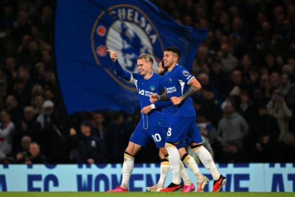 Mykhaylo Mudryk scoring for Chelsea against Arsenal