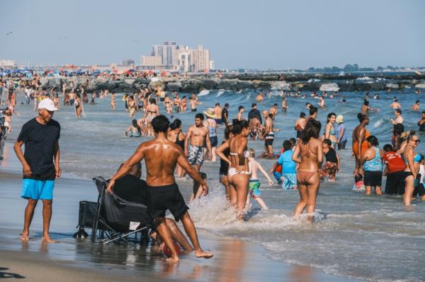crowed beach in New York is picured