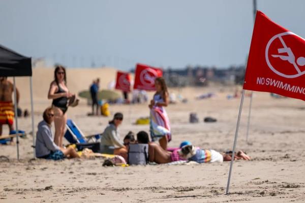 Red flag warning beachgoers of rip current and high surf conditions