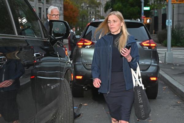 Graham Chase Robinson accused De Niro of subjecting her to sexually abusive behavior and treating her as his 