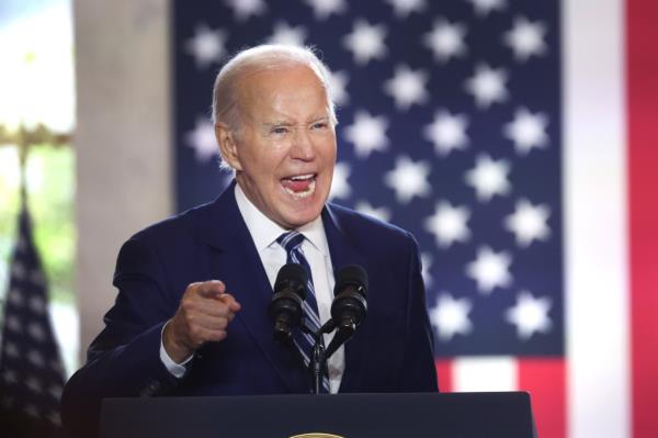President Biden unveils his eco<em></em>nomic plan during an event in Chicago on June 28.