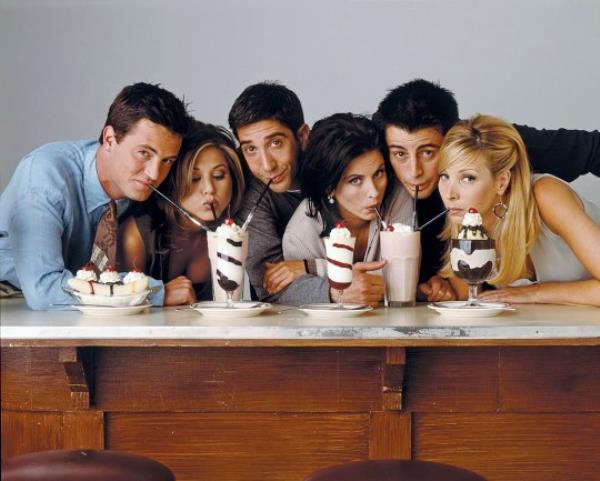 The lead stars of Friends – Matthew Perry as Chandler Bing, Jennifer Aniston as Rachel Green, David Schwimmer as Ross Geller, Courteney Cox as Mo<em></em>nica Geller, Matt Le Blanc as Joey Tribbiani, Lisa Kudrow as Phoebe Buffay