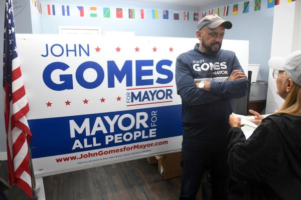 John Gomes speaks with a supporter following a news co<em></em>nference at his campaign headquarters, Monday, Sept. 18, 2023, in Bridgeport, Conn.