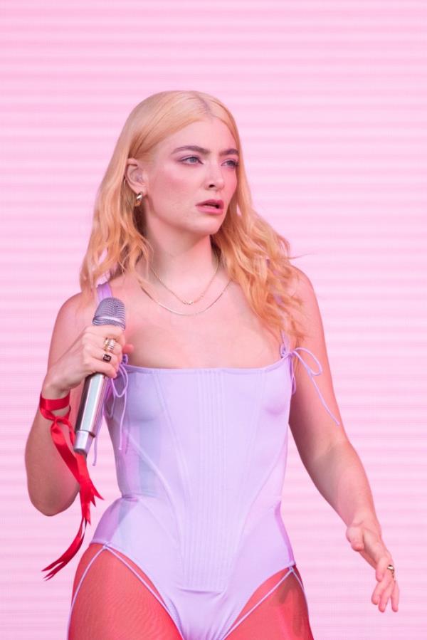  Lorde performs on the Pyramid stage during day five of Glasto<em></em>nbury Festival at Worthy Farm, Pilton on June 26, 2022 in Glastonbury, England.