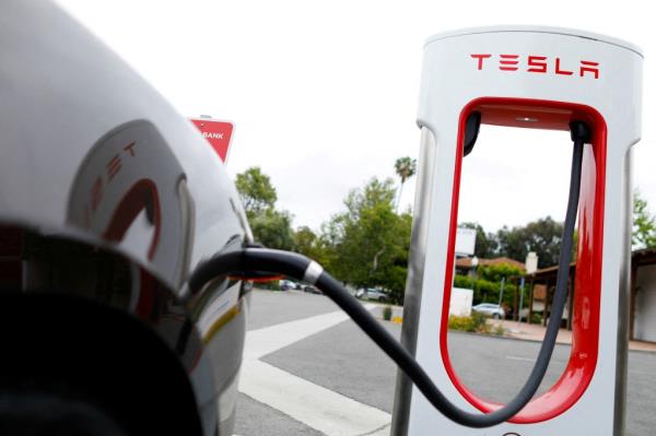 A Tesla super charger