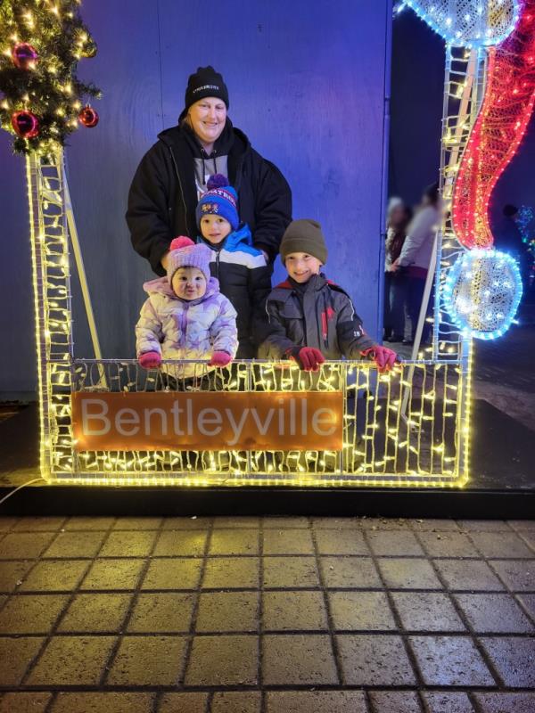 The grandmother with all her grandkids