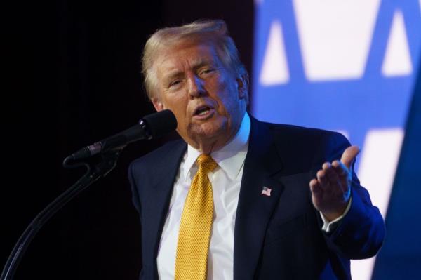Do<em></em>nald Trump has champio<em></em>ned appointing Supreme Court Justices who overturned Roe v. Wade but said he would not impose natio<em></em>nal ban.