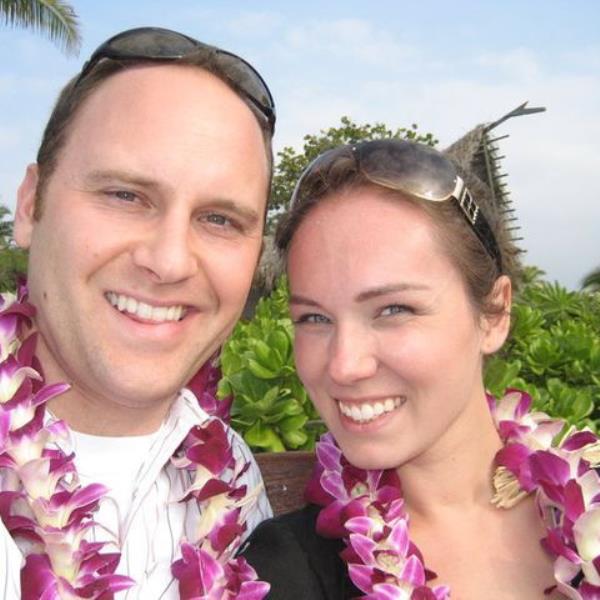 Mark was a lo<em></em>ngtime engineer and Sarah was a registered nurse.</p>

<p>　　