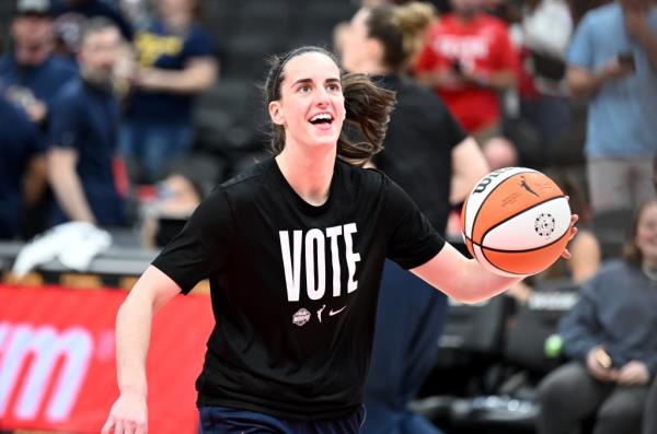 Caitlin Clark #22 of the Indiana Fever warms up before the game against the Washington Mystics at Capital One Arena on September 19, 2024 in Washington, DC. 