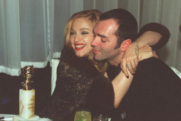 Mado<em></em>nna and her brother Christopher at a Golden Globes afterparty in 1997