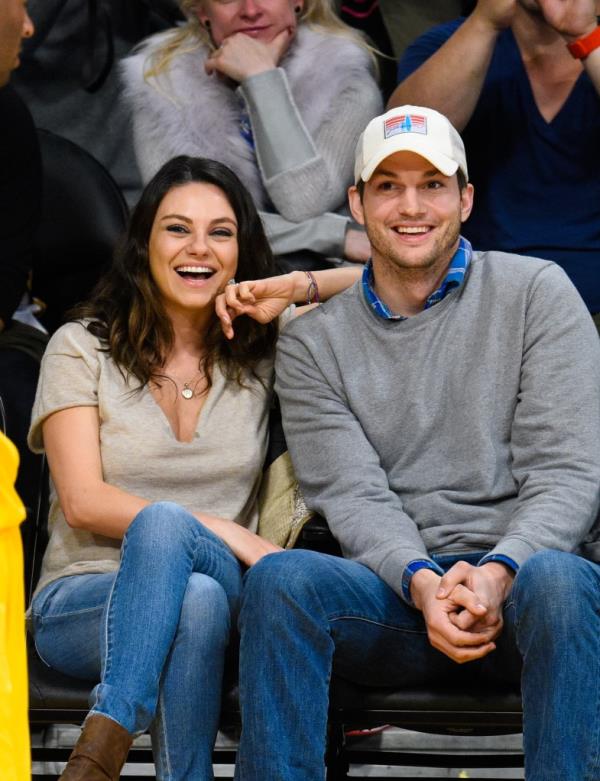 Mila Kunis (L) and Ashton Kutcher at a NBA game.
