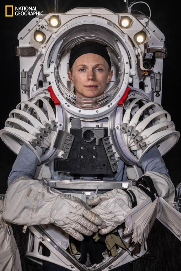 Astro<em></em>naut Zena Cardman  trains with an 80 pound suit to prepare for lunar gravity.