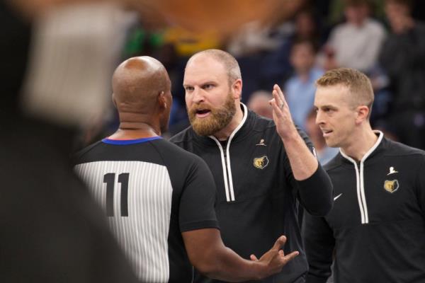 Taylor Jenkins argues with a referee during the Grizzlies' loss to the Jazz on Nov. 10, 2023.