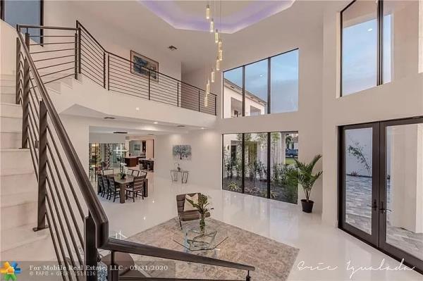 The Florida home is nearly 10,000 square feet and is made up of seven bedrooms and seven baths.