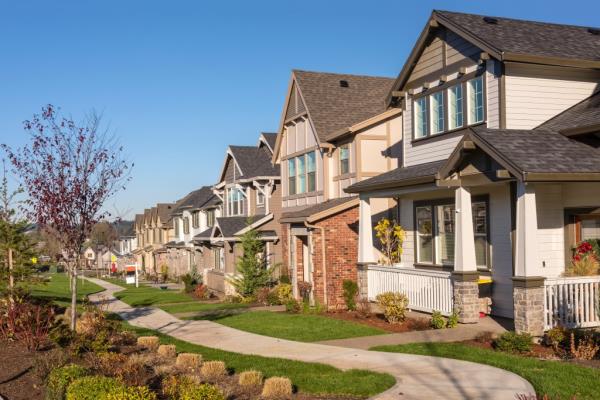 Row of houses in a suburb in Wilso<em></em>nville Oregon