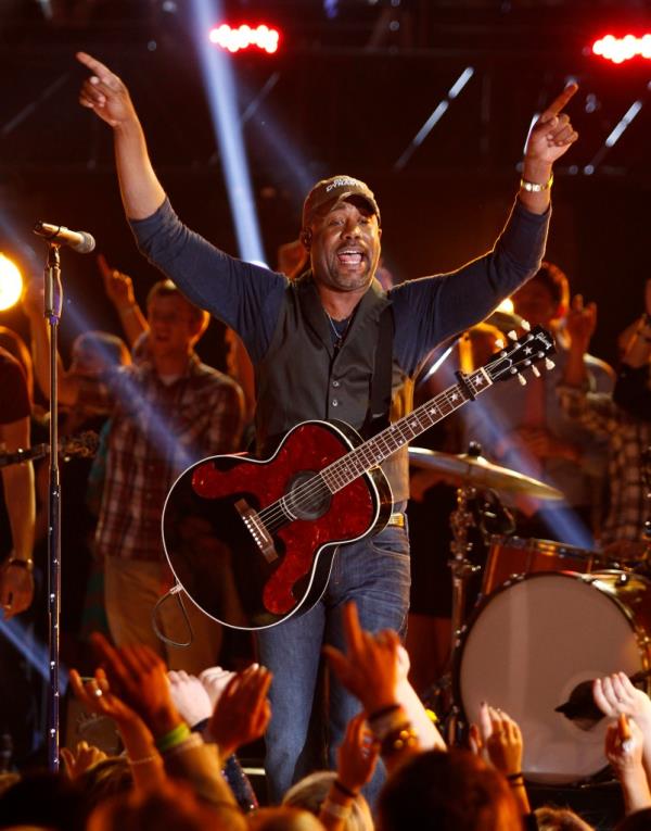 Darius Rucker closes the 47th annual CMA Awards with a performance of 