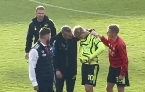 Emile Smith Rowe was co<em></em>nsoled by Oleksandr Zinchenko after Arsenal beat Bournemouth