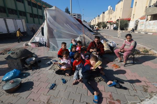 A displaced Palestinian family who fled Khan Yunis sets up a camp in Rafah further south near the Gaza Strip's border with Egypt, on Dec. 6, 2023, amid co<em></em>ntinuing battle. 