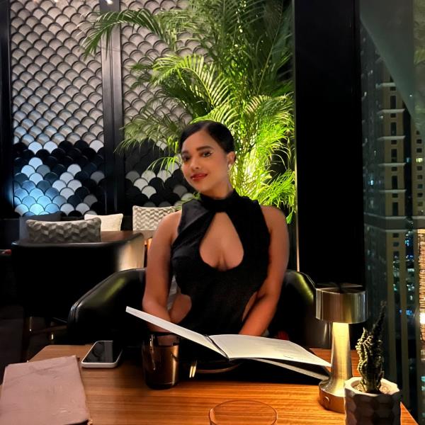 Los Santos and her friend had been returning home from a vacation in Istanbul when she was detained