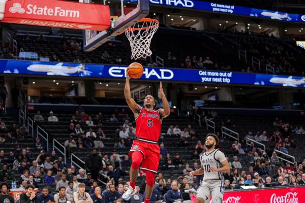 Jordan Dingle goes up for a layup during St. John's win over Georgetown on Wednesday. 