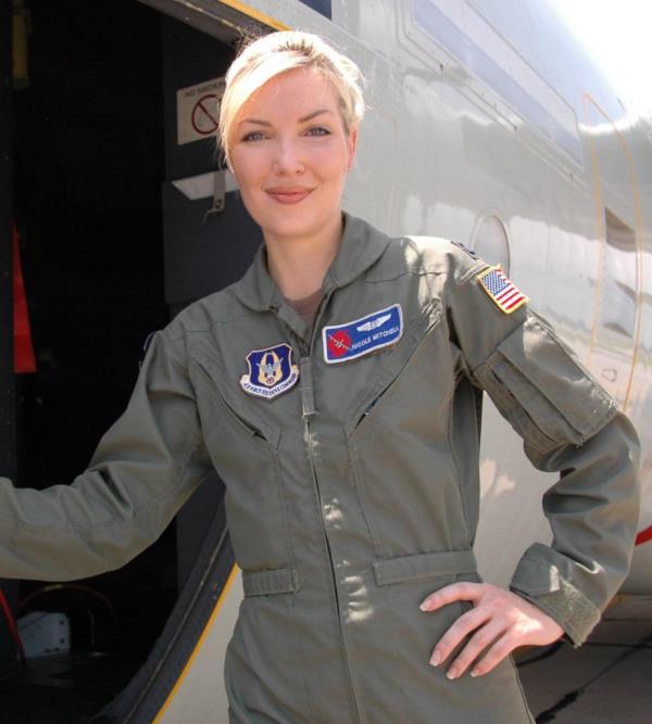 Nicole Mitchell, Senator from Minnesota, is pictuerd in military gear in am image posted to social media.