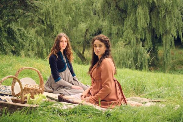 Eloise Webb as Augusta Markham and Rose Williams as Charlotte Heywood in Sanditon season 2