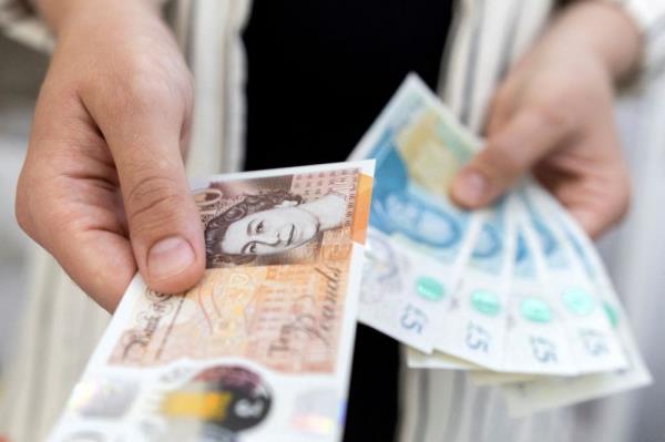 Sterling hits 22-mo<em></em>nth high against bruised euro