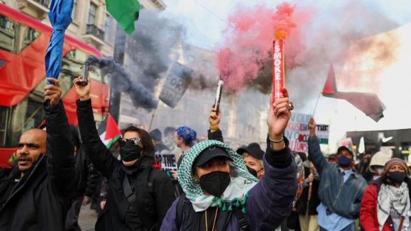 Pro-Palestinian protesters in Lo<em></em>ndon on Saturday afternoon