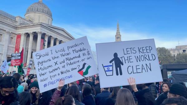 An anti-Israeli sign is held up at a rally in Trafalgar Square, London, during Stop the War coalition's call for a Palestine ceasefire. Picture date: Saturday November 4, 2023.</p>

<p>　　