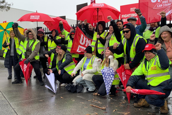 United Workers Unio<em></em>n members at industrial action in Dandenong. 